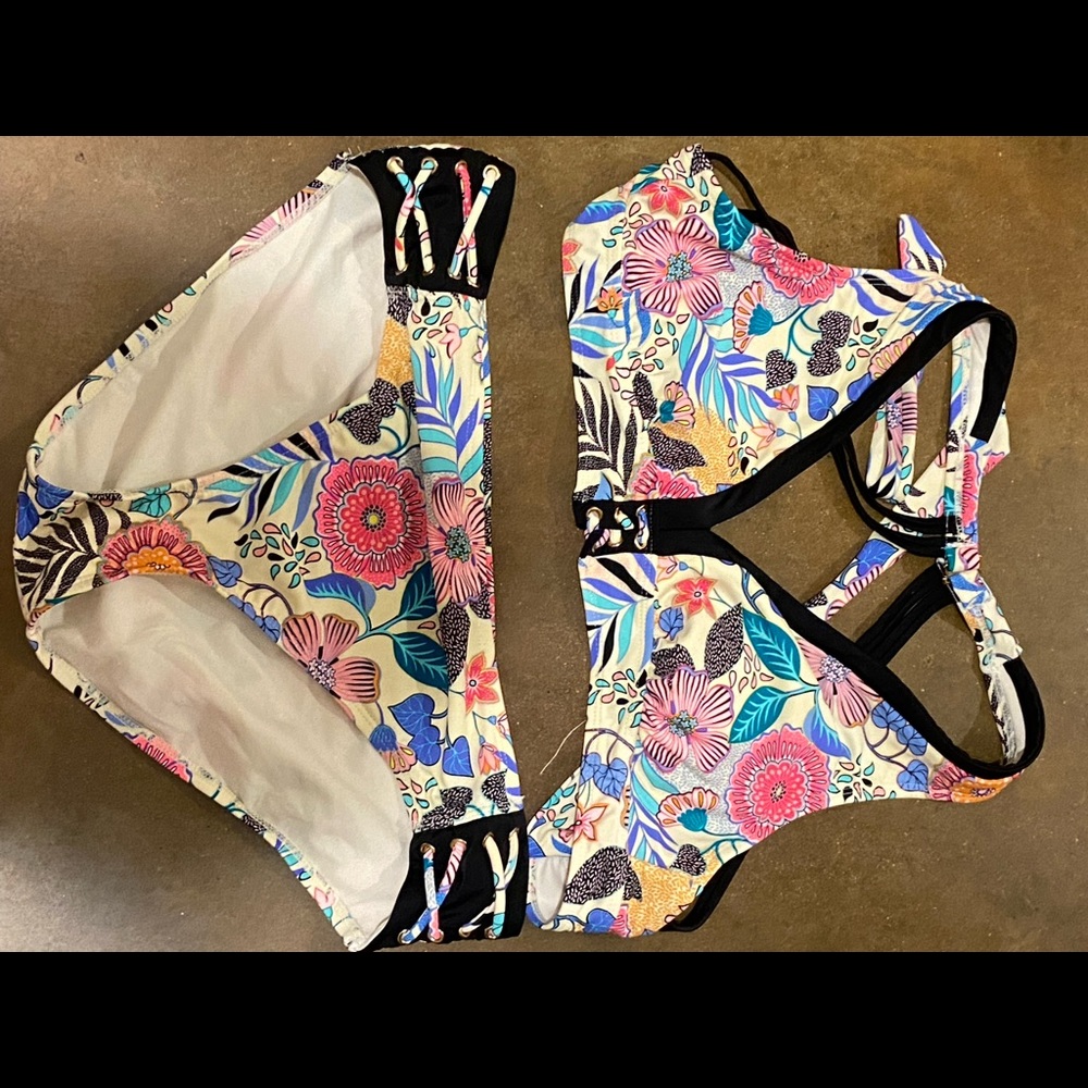Women’s bikini. Size M